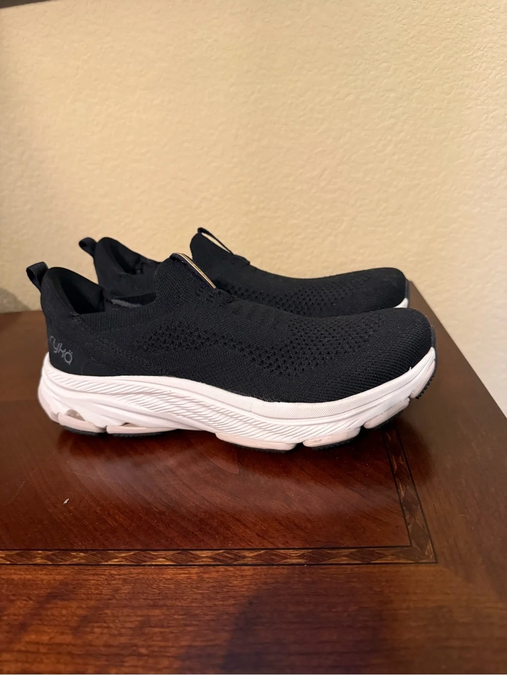 Ryka Black Knit Slip-On Sneakers sz 7.5